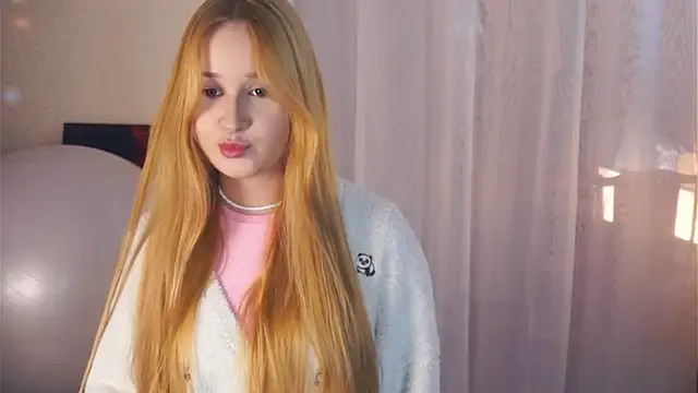 NeliaStarnaud online show from December 22, 2025, 3:53 pm