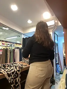 lele202526 online show from April 14, 2026, 6:25 pm