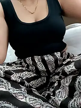 ShamaParvin online show from January 18, 2026, 5:06 pm