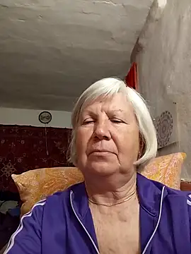 KlaudiaDarling online show from April 19, 2026, 6:21 pm