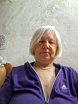 KlaudiaDarling online show from May 19, 2026, 2:29 am