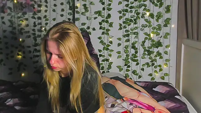 Cute Madam online show from January 6, 2026, 11:18 pm