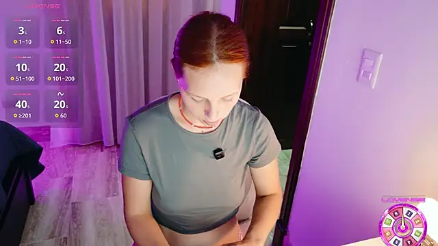 Snapshot of ViktoriaSilk chatting on June 2, 2026, 7:27 pm ViktoriaSilk online show from June 2, 2026, 7:27 pm