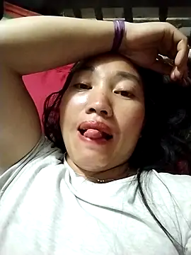 Snapshot of Lovephay8x chatting on May 6, 2026, 9:42 pm Lovephay8x online show from May 6, 2026, 9:42 pm