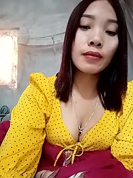 Snapshot of yeutinh00 chatting on January 9, 2026, 8:17 am yeutinh00 online show from January 9, 2026, 8:17 am