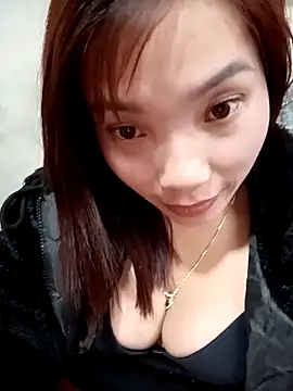 yeutinh00 online show from February 10, 2026, 5:55 am