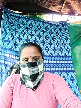 Curvy-Nina online show from January 7, 2026, 8:39 am