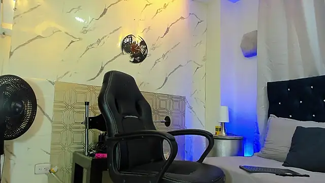 asher lux online show from February 25, 2026, 8:07 pm