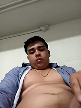Yosoyelmismo-6737 online show from May 17, 2026, 10:39 pm