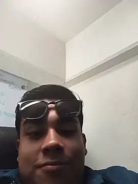 Yosoyelmismo-6737 online show from June 17, 2026, 12:24 am