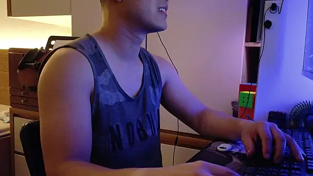 Snapshot of OnlyHand9x chatting on July 12, 2026, 3:58 pm OnlyHand9x online show from July 12, 2026, 3:58 pm