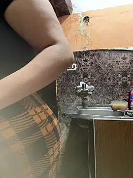 Snapshot of m235922 chatting on January 8, 2026, 12:24 am m235922 online show from January 8, 2026, 12:24 am