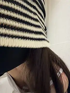 ZJbaby online show from May 19, 2026, 1:39 pm