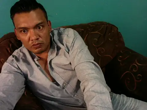 latinomoreno95 online show from May 16, 2026, 9:24 pm