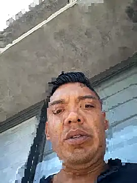 latinomoreno95 online show from July 4, 2026, 6:03 pm