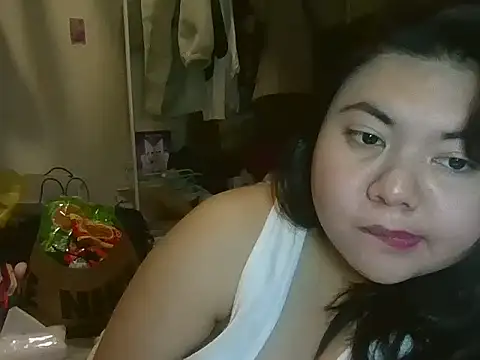 Snapshot of Allie_143 chatting on February 27, 2026, 9:42 am Allie 143 online show from February 27, 2026, 9:42 am