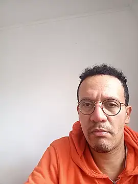 Snapshot of Henrytsuzuki chatting on January 10, 2026, 11:45 am Henrytsuzuki online show from January 10, 2026, 11:45 am