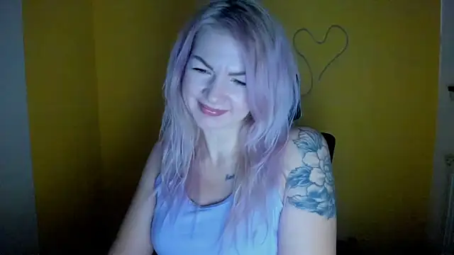 Snapshot of Madonna_Fire chatting on January 14, 2026, 12:33 pm Madonna Fire online show from January 14, 2026, 12:33 pm