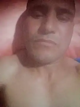 Snapshot of Yassine_1985 chatting on July 8, 2026, 1:21 am Yassine 1985 online show from July 8, 2026, 1:21 am