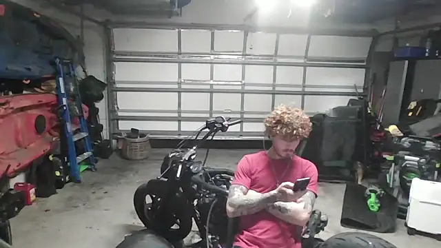 Snapshot of Derrick7799 chatting on January 6, 2026, 12:25 am Derrick7799 online show from January 6, 2026, 12:25 am