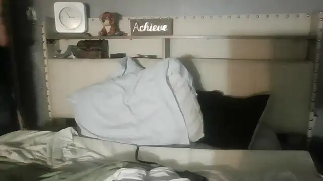 Snapshot of Derrick7799 chatting on January 8, 2026, 7:43 am Derrick7799 online show from January 8, 2026, 7:43 am