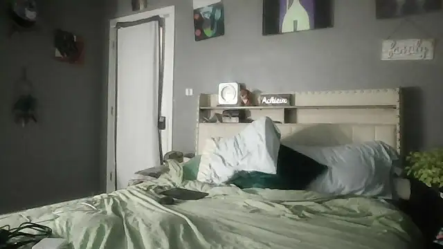 Snapshot of Derrick7799 chatting on January 10, 2026, 7:59 pm Derrick7799 online show from January 10, 2026, 7:59 pm