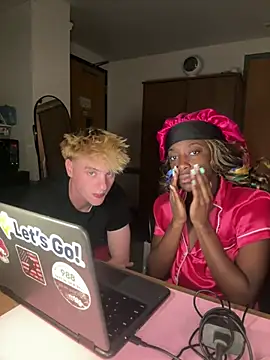 CookiesNcreaming online show from March 25, 2026, 2:28 am