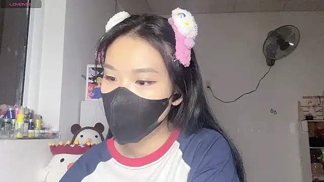 Tieu-May online show from April 18, 2026, 8:18 am