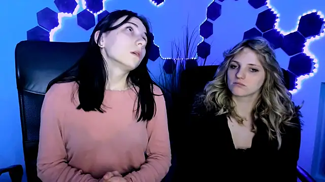 sweetie chloe  online show from April 12, 2026, 3:00 am