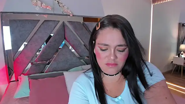 Snapshot of Astrid_williams chatting on July 8, 2026, 11:20 pm Astrid williams online show from July 8, 2026, 11:20 pm