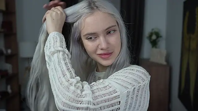 KristalCrowner online show from March 8, 2026, 7:28 pm