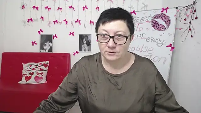 EmilyL0ve online show from March 4, 2026, 6:14 pm