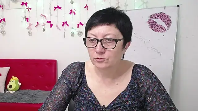 EmilyL0ve online show from April 18, 2026, 5:22 am