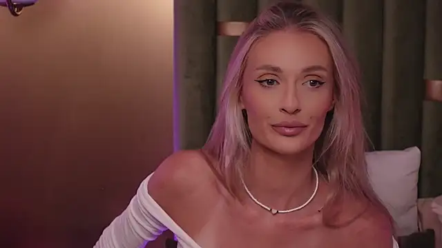 Snapshot of AmeliaAngel chatting on July 13, 2026, 9:28 pm AmeliaAngel online show from July 13, 2026, 9:28 pm