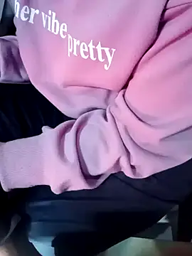 Snapshot of Sexy_sara09 chatting on January 15, 2026, 5:56 am Sexy sara09 online show from January 15, 2026, 5:56 am