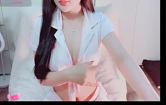 Junnatalie   online show from January 13, 2026, 7:30 pm