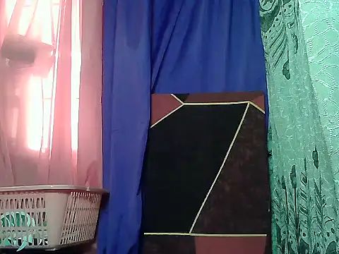 prettymomma24xx online show from May 19, 2026, 10:27 pm
