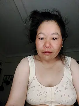 donaaa2 online show from April 21, 2026, 9:06 pm