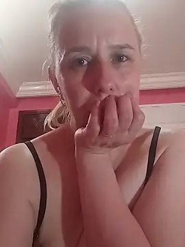 Adinashow12 online show from March 31, 2026, 10:43 pm