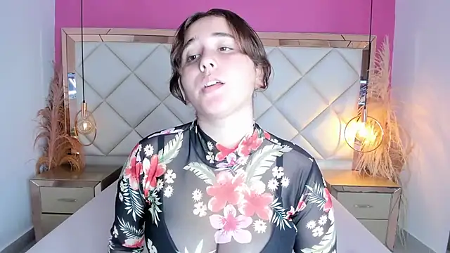 Snapshot of NikollHills chatting on January 8, 2026, 5:48 pm NikollHills online show from January 8, 2026, 5:48 pm