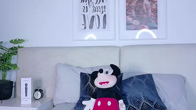 soffy hilltom online show from March 5, 2026, 11:39 am