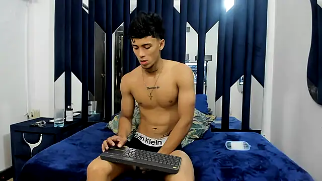 aishaxht online show from May 13, 2026, 8:38 pm