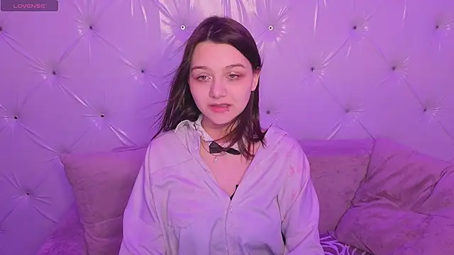 xxxnaughtyfoxyxxx online show from April 22, 2026, 6:42 pm