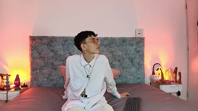 Snapshot of Hari_Andre_ chatting on January 7, 2026, 1:13 pm Hari Andre online show from January 7, 2026, 1:13 pm