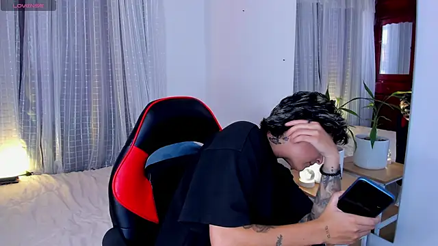 Zury Ramirez online show from April 18, 2026, 9:59 pm