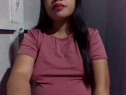 sweetprinces08 online show from April 18, 2026, 2:43 pm