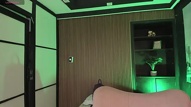 ThaliaBrookss  online show from February 11, 2026, 5:23 am