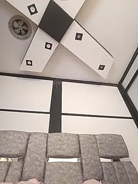 ThaliaBrookss  online show from April 17, 2026, 4:32 pm