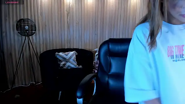 KayraLanne online show from July 18, 2026, 3:54 am