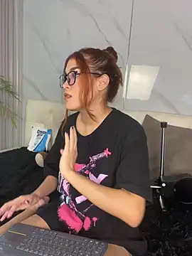 CrystalFairy007 online show from April 13, 2026, 4:51 am